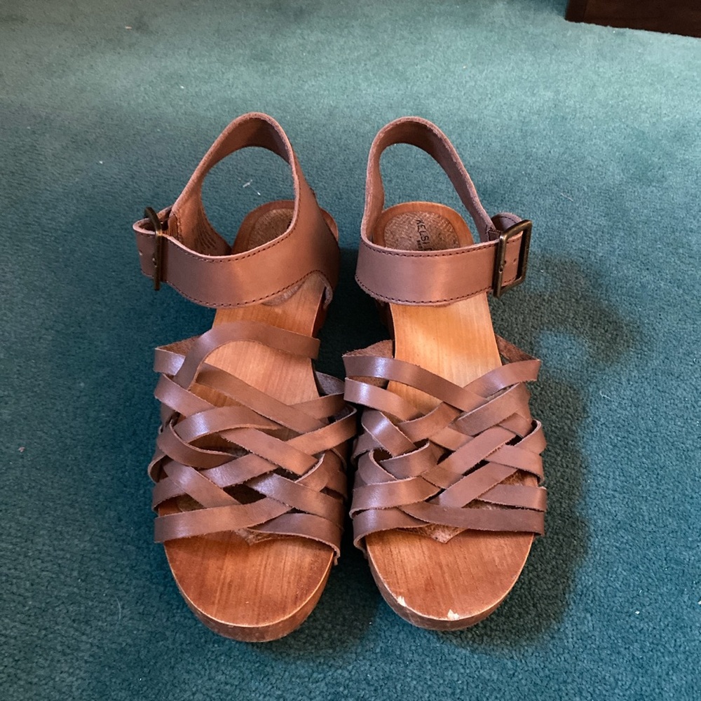 Kelsi Dagger wooden sandals